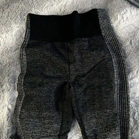 Fabletics Ombre Seamless Ultra High-Waisted Leggings - Picture 3 of 4